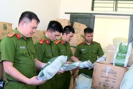 Bắt nhiều vụ liên quan tới hàng giả, hàng cấm