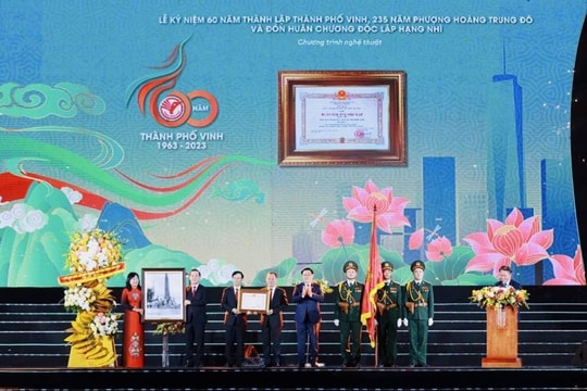 Chủ tịch Quốc hội dự Lễ kỷ niệm 60 năm thành lập TP. Vinh, 235 năm Phượng Hoàng Trung Đô