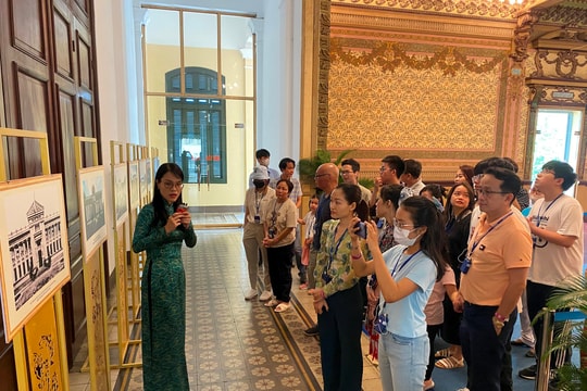 Trụ sở HĐND và UBND TP.HCM đón gần 5.000 khách tham quan