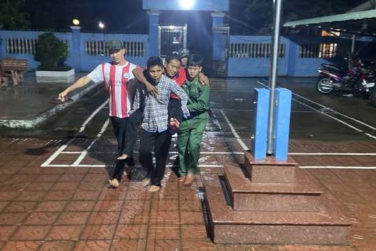 Bộ đội Biên phòng cứu 15 ngư dân gặp nạn trên biển Cà Mau