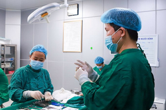 Người phụ nữ phải ghép da sau biến chứng nâng mông
