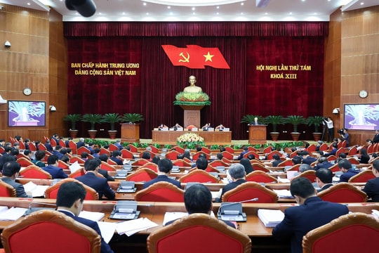 Thông cáo báo chí ngày làm việc thứ ba của Hội nghị Trung ương 8