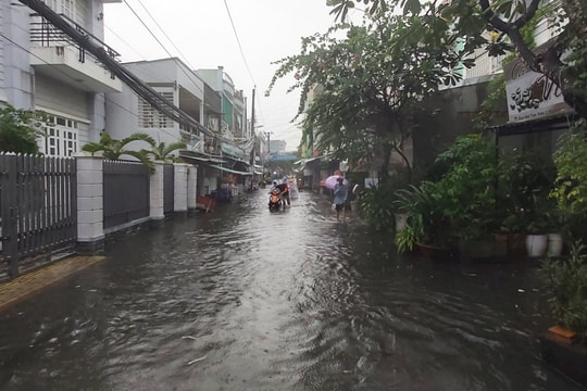Quyết liệt ứng phó, khắc phục ngập úng do mưa lớn, triều cường