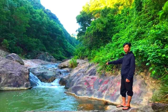 Đề xuất khen thưởng người cứu sống cháu bé ngã xuống khe nước sâu