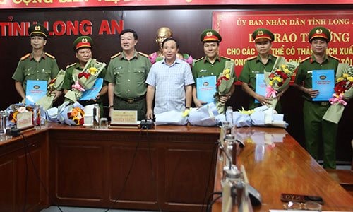 Trao thưởng cho các tập thể phá án vụ bắt cóc đòi tiền chuộc 2 tỷ đồng