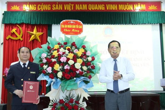 Trao quyết định bổ nhiệm Phó Chánh án TAND tỉnh Hưng Yên