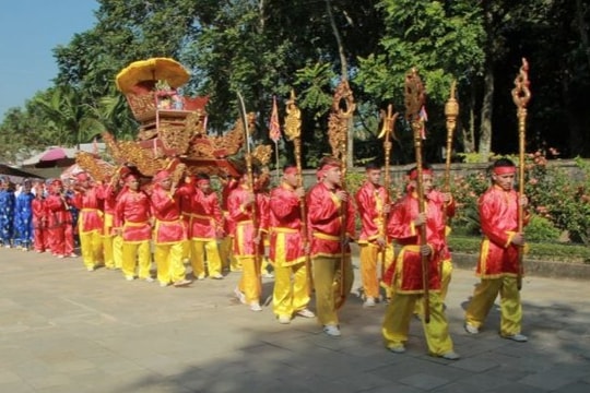 Tổ chức lễ dâng hương tại đền thờ Trung Túc Vương Lê Lai