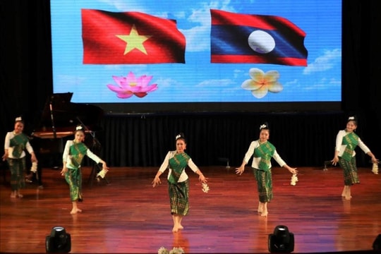 Tổ chức Tuần Văn hóa - Du lịch Tây Bắc và TP. Hồ Chí Minh tại Lào