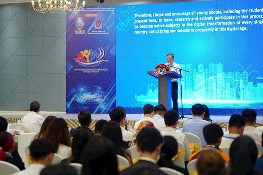 Tăng cường hội nhập quốc tế của sinh viên qua các diễn đàn khoa học