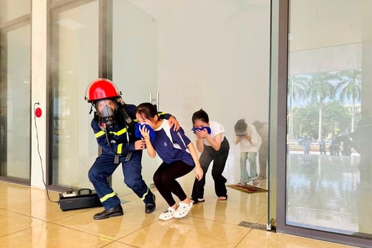 Tổ chức hoạt động trải nghiệm, thực hành PCCC và CNCH cho học sinh, sinh viên