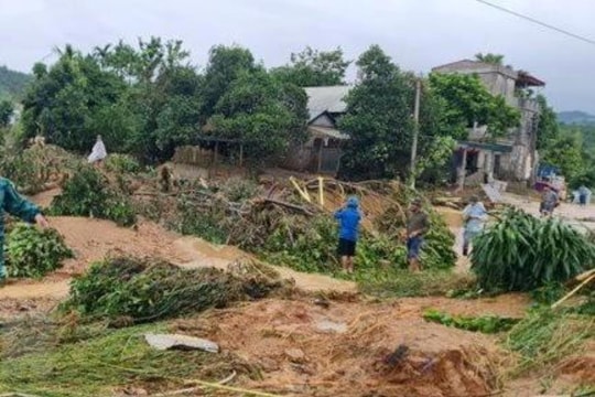 Sạt lở đất làm hai người tử vong