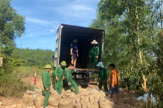 5 tấn đất được chuyển từ Ngã ba Đồng Lộc ra Hà Nội để dựng chương trình “Huyền thoại tuổi thanh xuân”