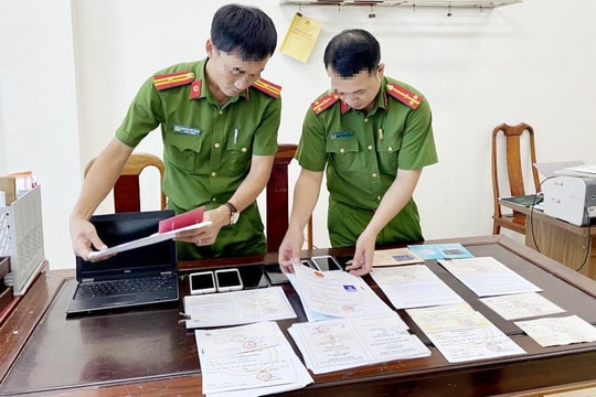 Nhờ người khác làm giả giấy tờ, sử dụng trái pháp luật bị xử lý tội danh nào?