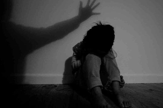 Xác minh cha dượng mất nhân tính với bé gái 6 tuổi