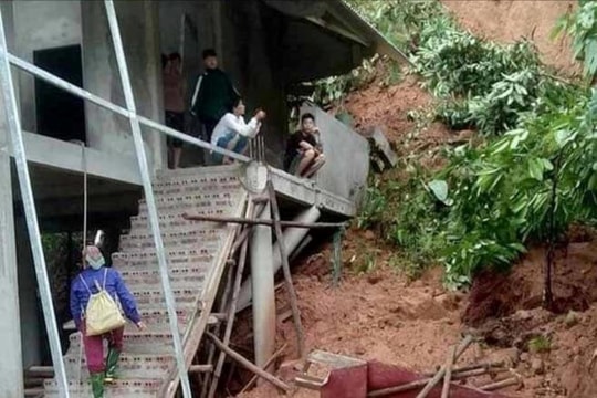 Sạt lở đất gây sập tường, một bé gái tử vong