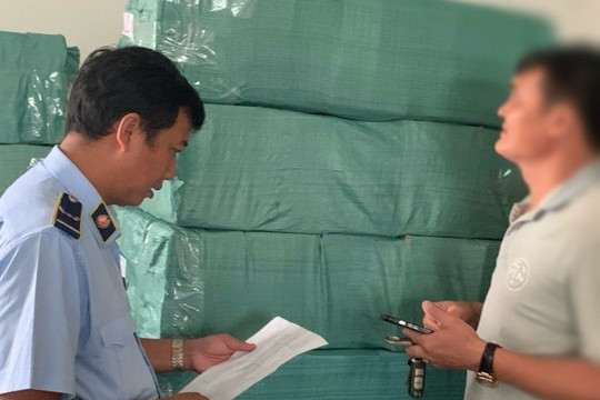 Một điểm kinh doanh mỹ phẩm lậu bị phạt gần 100 triệu đồng