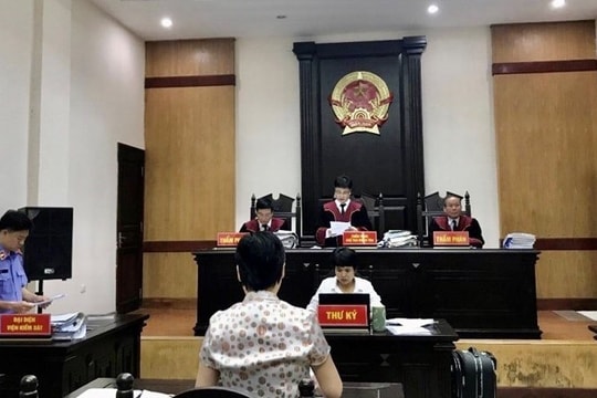 Hai đơn vị cùng thụ lý một vụ việc, nhập vụ án để giải quyết hay tạm đình chỉ?