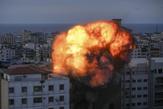 Bộ trưởng Quốc phòng Israel ra lệnh 'bao vây toàn diện' Gaza khi xung đột với Hamas bước sang ngày thứ ba