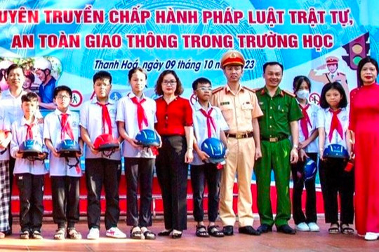 Tuyên truyền pháp luật trật tự ANGT cho gần 1.500 cán bộ, giáo viên, học sinh