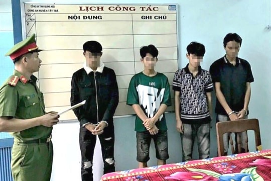 Dùng dao tự chế chém người trên sân bóng đá