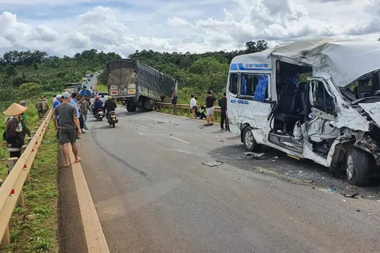 Tạm giữ tài xế xe tải gây tai nạn khiến 1 người chết, 12 bị thương