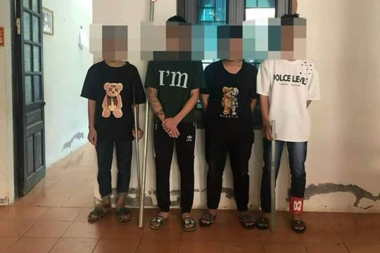 Tạm giữ nhóm thanh thiếu niên mang đao kiếm ra đường gây rối