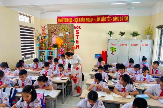 Xem xét mức tiền lương mới đối với giáo viên Mầm non, Tiểu học