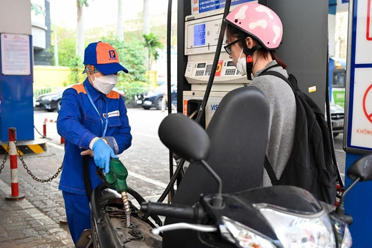 Giá xăng dầu đồng loạt giảm mạnh