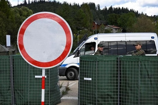 Ba Lan mở rộng kiểm soát biên giới với Slovakia