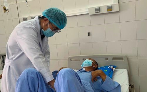 Cứu sống ngư phủ bị thương thấu bụng, vượt biển 3 ngày vào đất liền
