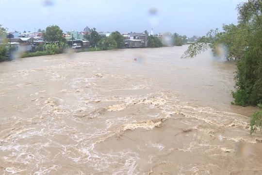 Khẩn trương ứng phó mưa lớn, ngập lụt, nguy cơ lũ quét, sạt lở