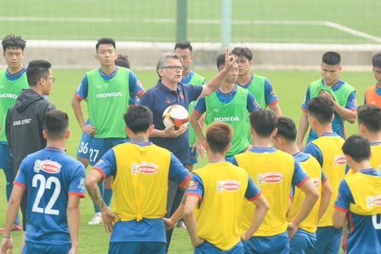 HLV Troussier: Không vì lợi ích trước mắt mà từ bỏ triết lý bóng đá tại Việt Nam