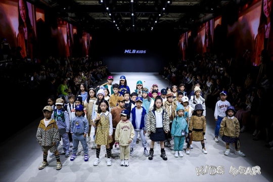 Mẫu nhí Việt tự tin trả lời phỏng vấn báo, đài xứ Trung tại MLB Shanghai Fashion Week SS2024 – KidsWear