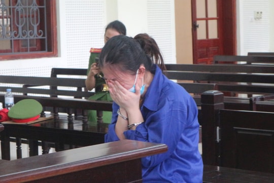 Nữ nhân viên y tế học đường lừa “chạy án”