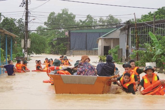 Chủ động ứng phó mưa lũ, sơ tán người dân ra khỏi khu vực nguy hiểm