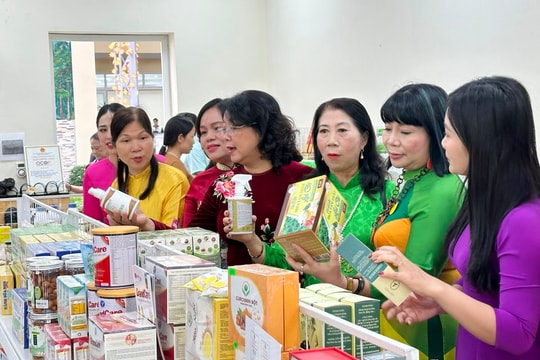 Hà Nội: Khai mạc "Chương trình Quà tặng tháng 10"