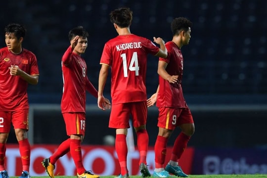 ĐT Việt Nam tiếp tục tụt 2 bậc trên BXH FIFA