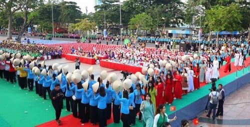 Hơn 5.000 chị em phụ nữ tham gia Lễ hội trang phục áo bà ba, áo dài