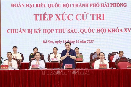 Chủ tịch Quốc hội Vương Đình Huệ tiếp xúc cử tri quận Đồ Sơn, Hải Phòng