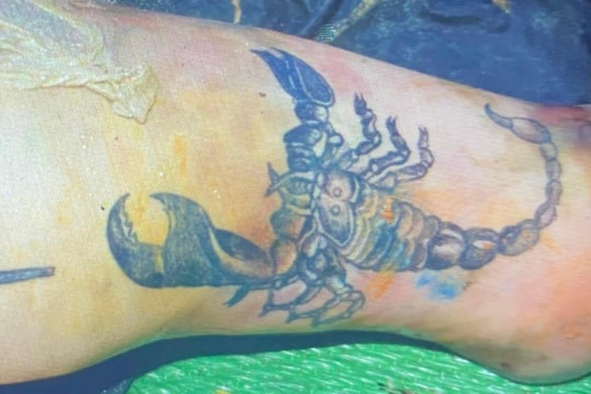 Truy tìm lai lịch thi thể nam giới có hình xăm bọ cạp