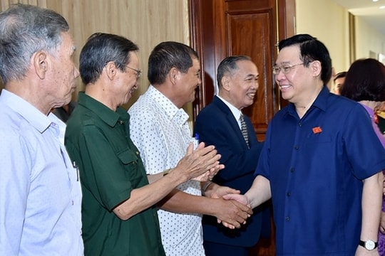 Chủ tịch Quốc hội tiếp xúc cử tri quận Đồ Sơn, thành phố Hải Phòng