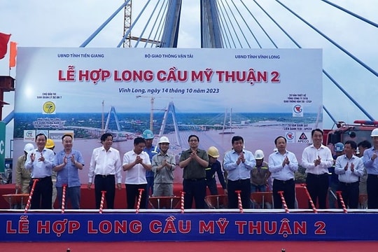Thủ tướng Phạm Minh Chính dự lễ hợp long nhịp chính cầu Mỹ Thuận 2