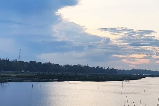 Lật ghe khi đi đánh cá, một người mất tích