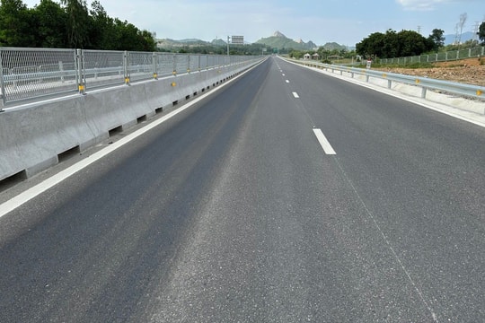 Đề nghị xác minh hóa chất đổ xuống Cao tốc Nghi Sơn - Diễn Châu