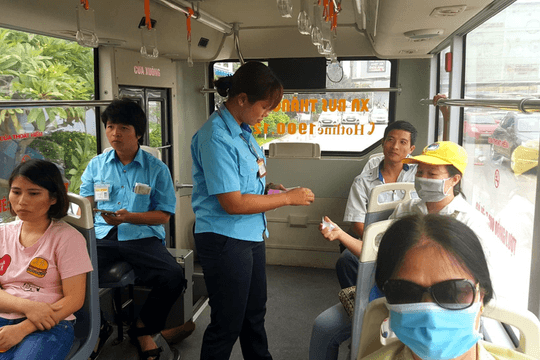Đưa quy tắc ứng xử văn hóa đi xe buýt vào thực tiễn