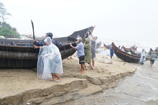 Kêu gọi hơn 2000 phương tiện và 11.350 lao động vào nơi trú ẩn an toàn