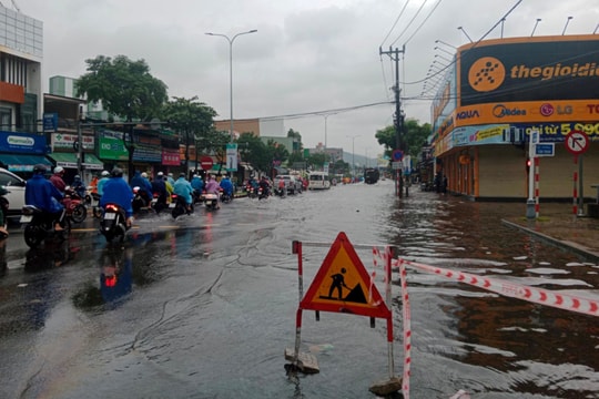 Đà Nẵng tiếp tục triển khai công tác ứng phó với vùng áp thấp, mưa lớn