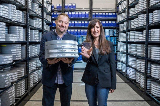 Microsoft hé lộ công nghệ lưu trữ 7 TB dữ liệu trong 10.000 năm
