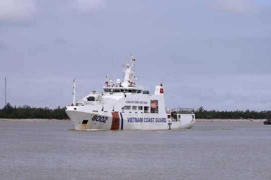 Khẩn trương đưa 78 ngư dân Quảng Nam gặp nạn vào bờ