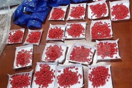 Nam thanh niên giấu hàng cấm trong hộp cháo sen
